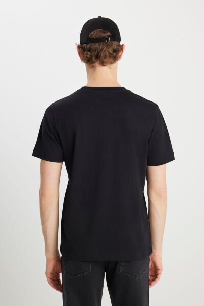 Wrangler W2510527001 Siyah Erkek Regular Fit Önden Baskılı Bisiklet Yaka T-shirt
