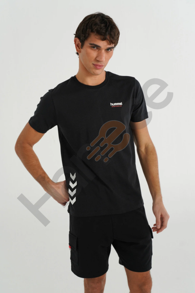 Hummel 912141-2001 HMLMEMBER Siyah Erkek Belden Ok İşaretli Logolu Göğüsten Kabartmalı Bisiklet Yaka Tshirt