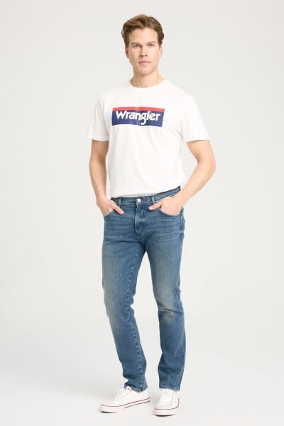 Wrangler W18S044XT Siyah Erkek Grensboro  Regular Fit Normal Kesim Düşük Bel Düz Paça Kot Pantolon
