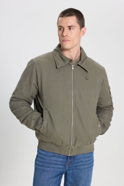Wrangler W242159801 Koyu Haki Erkek Önden Fermuarlı Çok Cepli Polo Yaka Outwear Mont