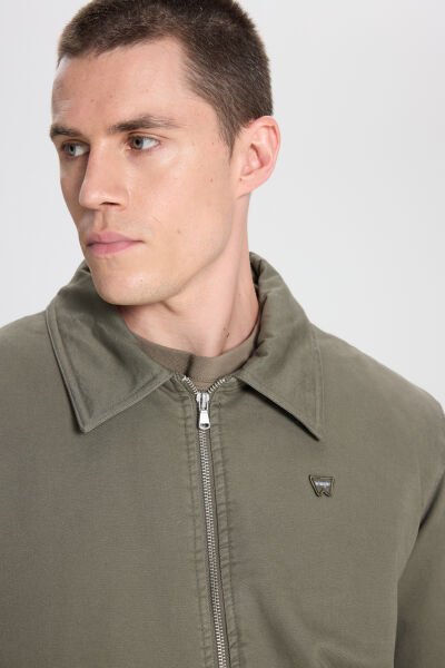Wrangler W242159801 Koyu Haki Erkek Önden Fermuarlı Çok Cepli Polo Yaka Outwear Mont