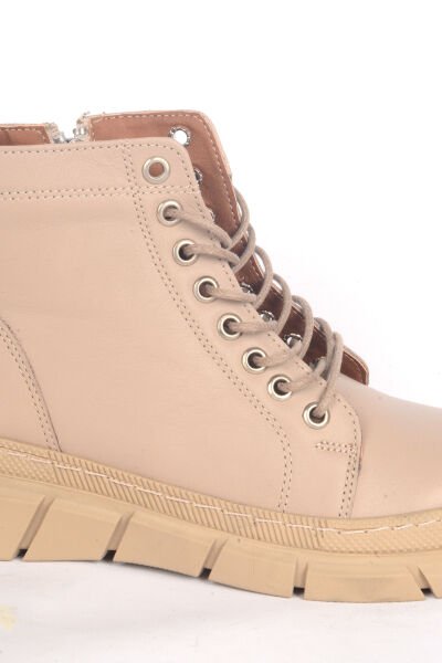 Bulldozer 240631 Deri Ortapedik Tabanlı Yarım Boğazlı Yarım Topuklu Bağcıklı Bej Kadın Kışlık Bot Ayakkabı