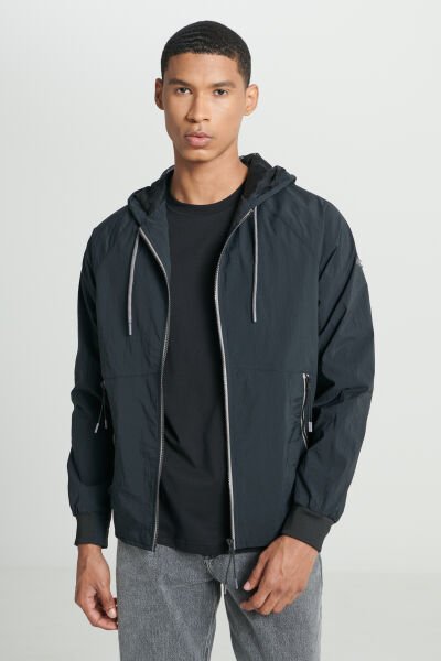 LEE L231225001 Siyah Erkek Kapişonlu Fermuarlı Mevsimlik Mont