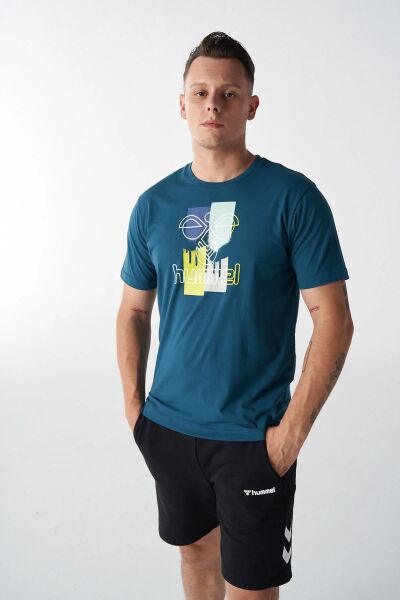 Hummel 911801-7511 Yeşil Erkek Godrıc Regular Fit Bisiklet Yaka Normal Kesim Artwork Hummel Logo Yazı Baskılı %100 Pamuk Tşört