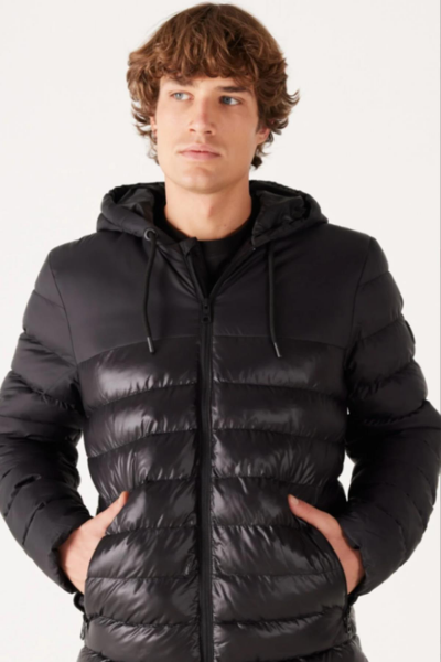 Wrangler W232008001 Siyah Kapüşonlu Erkek Şişme Mont