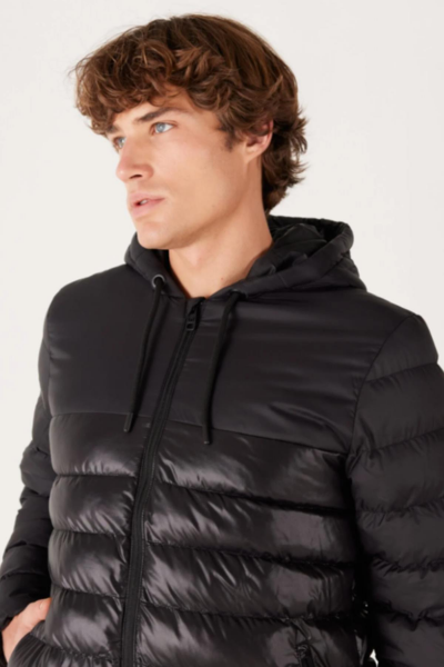 Wrangler W232008001 Siyah Kapüşonlu Erkek Şişme Mont