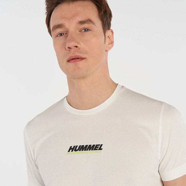 Hummel 911955 HMLFRED Beyaz Erkek Göğüsten Logolu Kısa Kollu T-shirt