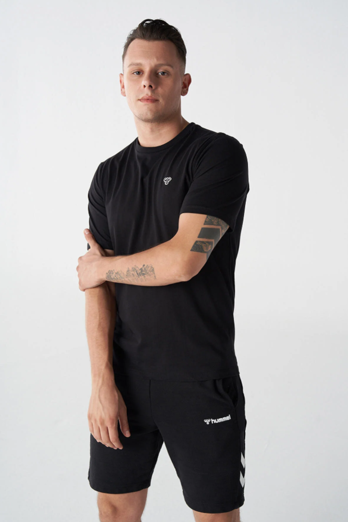 Hummel 911865-2001 T-IC ICO Siyah Erkek Regular Kesim Bisiklet Yaka Göğüsten Logolu Tshirt