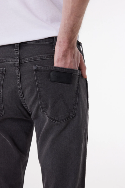 Wrangler W18SBY854 Koyu Gri Erkek Larston Düşük Bel Dar Kesim Dar Paça  Esnek Kot Pantolon