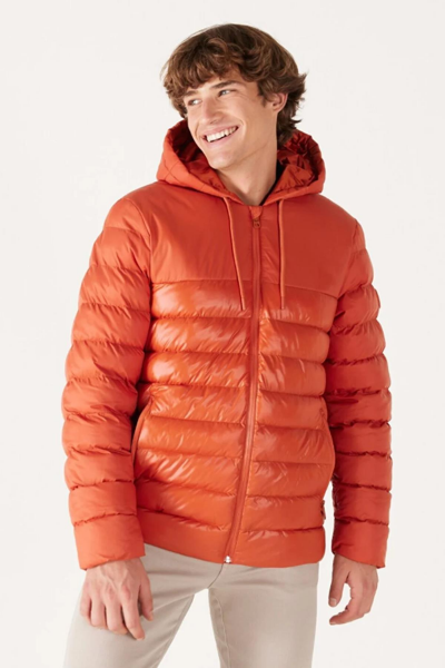 Wrangler W232008700 Turuncu Kapüşonlu Erkek Şişme Mont