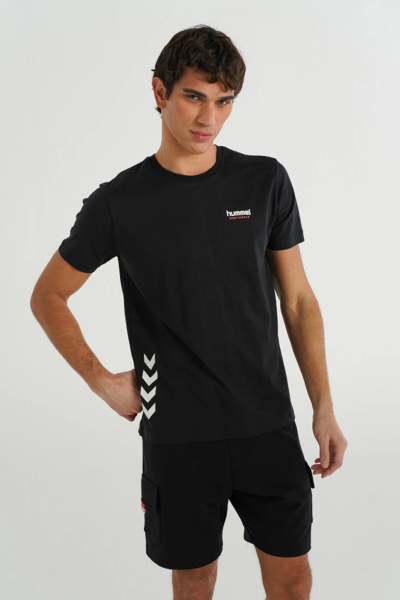 Hummel 912141-2001 HMLMEMBER Siyah Erkek Belden Ok İşaretli Logolu Göğüsten Kabartmalı Bisiklet Yaka Tshirt