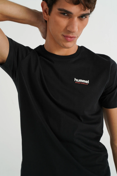Hummel 912141-2001 HMLMEMBER Siyah Erkek Belden Ok İşaretli Logolu Göğüsten Kabartmalı Bisiklet Yaka Tshirt