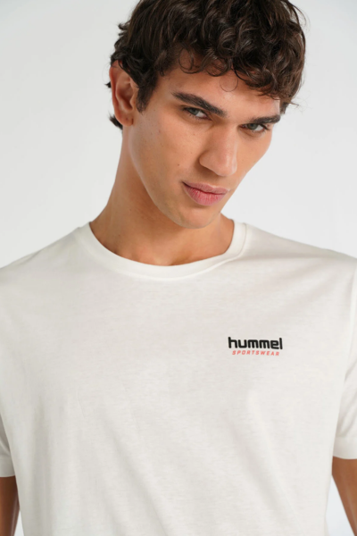 Hummel 912141-9003 HMLMEMBER Ekru Erkek Belden Ok İşaretli Logolu Göğüsten Kabartmalı Bisiklet Yaka Tshirt