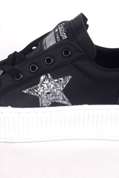 Kuum K1127100 Fashion Deri Yüksek Taban Rahat Ortepedik Bağcıklı Yandan Yıldız İşlemeli Siyah Kadın Günük Ayakkabı