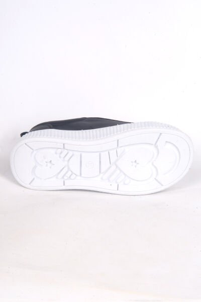 Kuum K1127100 Fashion Deri Yüksek Taban Rahat Ortepedik Bağcıklı Yandan Yıldız İşlemeli Siyah Kadın Günük Ayakkabı