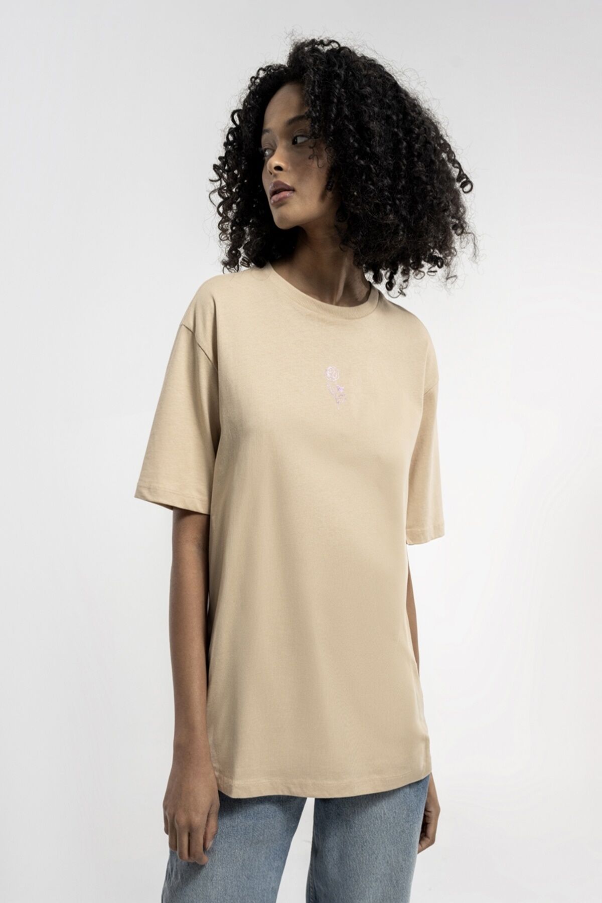 Loft 2033155 Bej Kadın Loose Fit Bisiklet Yaka Gül Detaylı %100 Pamuk Tşört