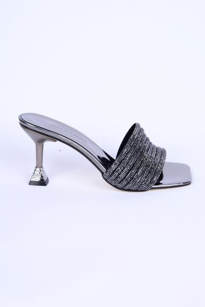 Pierre Cardin 53045 İnce Taban Taşlı Topuklu Platin-Ayna Günlük Kadın Terlik