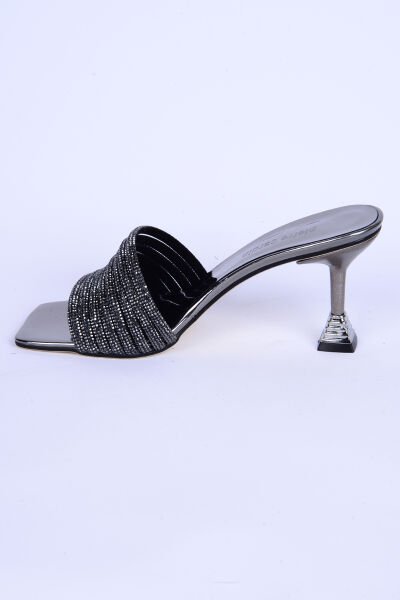 Pierre Cardin 53045 İnce Taban Taşlı Topuklu Platin-Ayna Günlük Kadın Terlik
