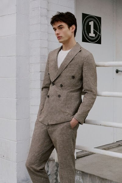 Altınyıldız ACE030252215 Kahverengi Erkek Slim Fit Kırlangıç Yaka Beli Bağlamalı Kapak Cepli Çizgili 6 Drop Takım Elbise