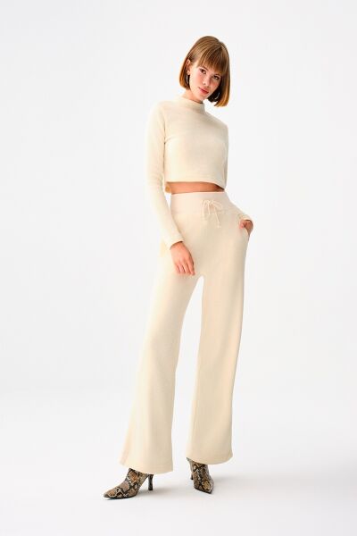 Loft 2038227 Ekru Kadın Yarım Boğazlı Kısa Bel Bluz