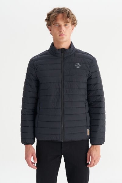 Wrangler W2520510001 Siyah Erkek Regular Fit Normal Kesim Dik Yaka Cepli Şişme Mont