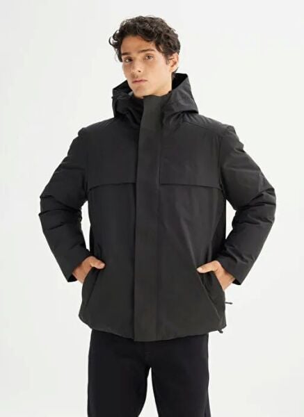 LEE L25202578001 Siyah Erkek Kapüşonlu Fermuarlı Yandan Cepli Relax Fit Şişme Mont