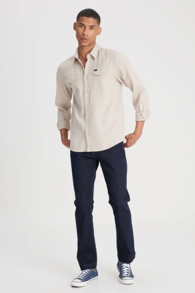 Lee L241262614 Bej Erkek Regular Fit Normal Kesim Önü Cep Detaylı Normal Yaka Önü Düğmeli Uzun Kol Gömlek