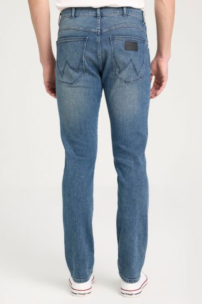 Wrangler W18S044XT Siyah Erkek Grensboro  Regular Fit Normal Kesim Düşük Bel Düz Paça Kot Pantolon