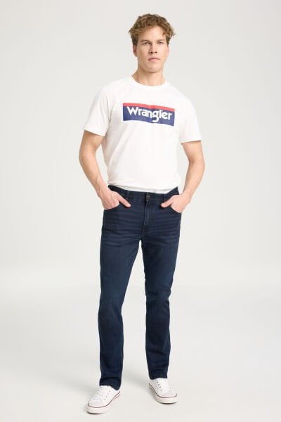 Wrangler W15QMN398 Lacivert Erkek Grensboro Regular Fit Normal Kesim Düşük Bel Düz Paça Kot Pantolon