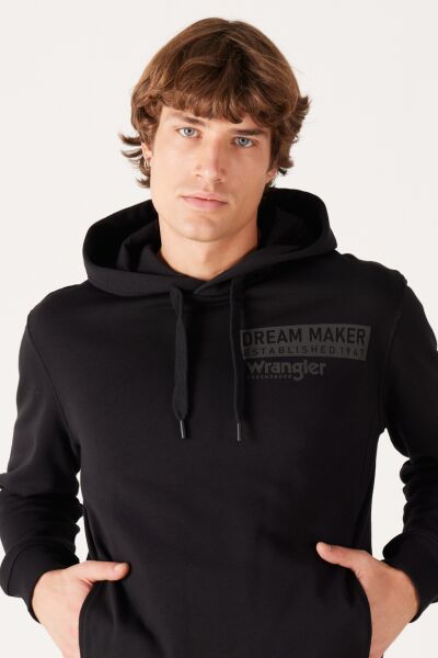 Wrangler W232242001 Siyah Erkek Sol Göğüste Yazı Detaylı Kapüşonlu İki İplik Sweat
