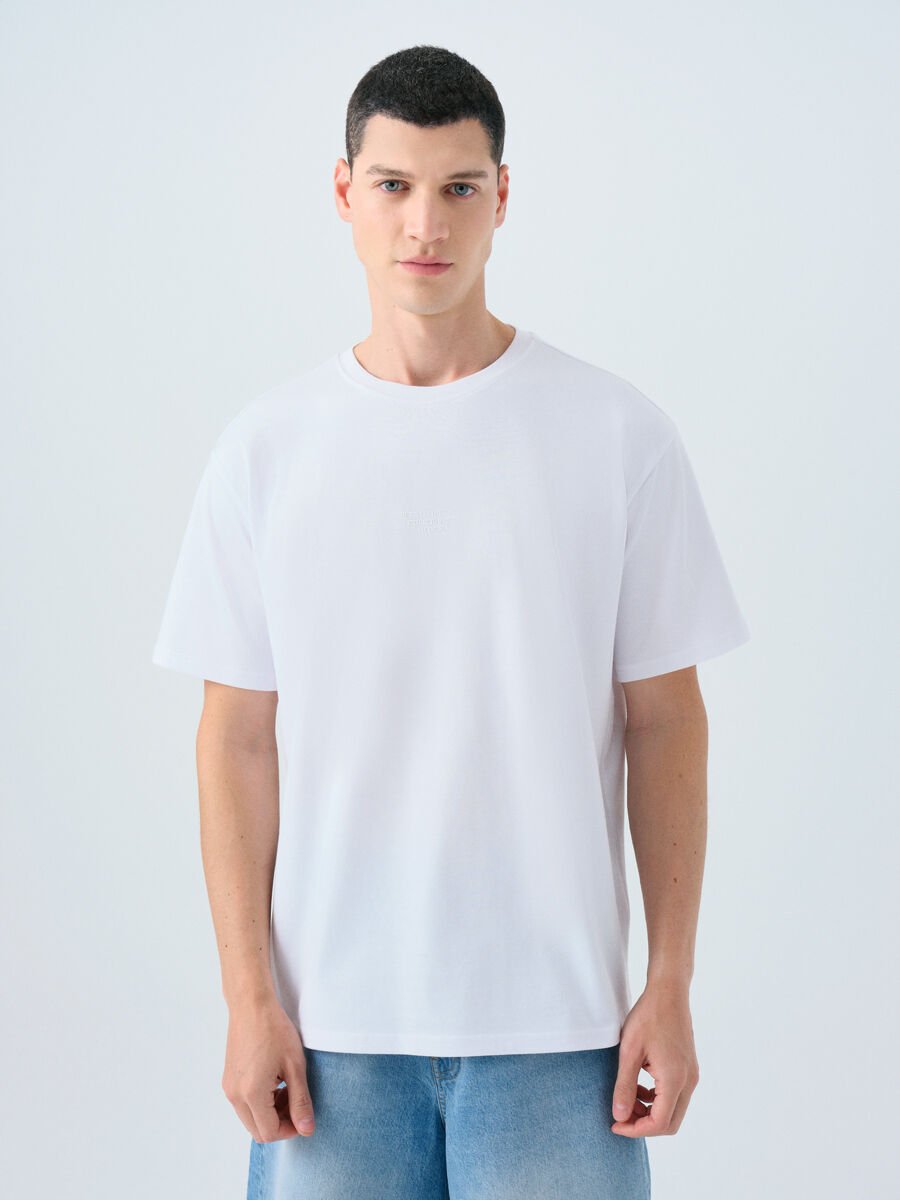 Loft 2039582 Beyaz Erkek Kabartmalı Küçük Yazılı Bisiklet Yaka T-Shirt