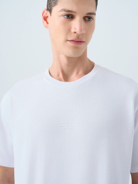 Loft 2039582 Beyaz Erkek Kabartmalı Küçük Yazılı Bisiklet Yaka T-Shirt