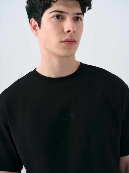 Loft 2039582 Siyah Erkek Kabartmalı Küçük Yazılı Bisiklet Yaka T-Shirt