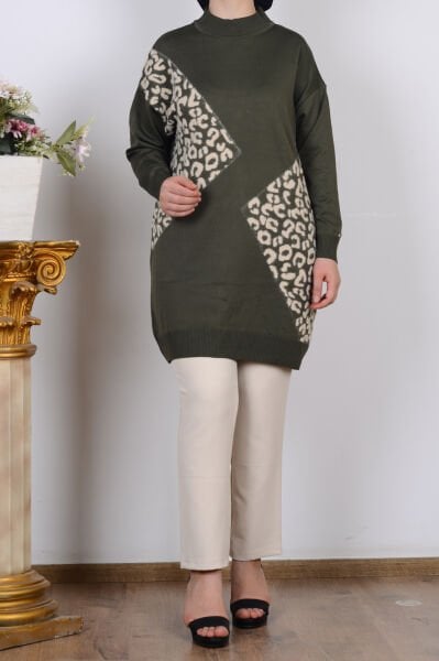 Armine 25YTD4109 Haki Kadın Beyaz Leopar Desenli Yarım Balıkçı Yaka Triko Tunik