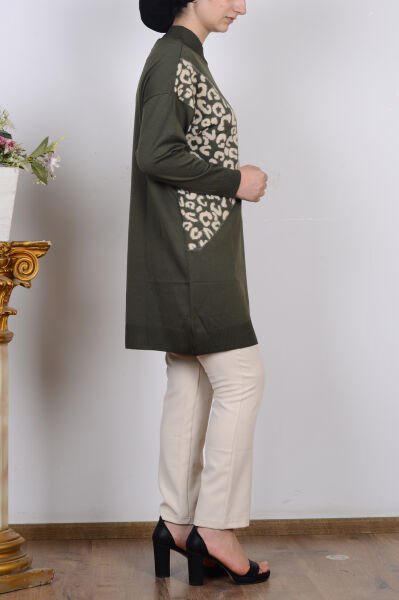 Armine 25YTD4109 Haki Kadın Beyaz Leopar Desenli Yarım Balıkçı Yaka Triko Tunik