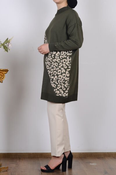 Armine 25YTD4109 Haki Kadın Beyaz Leopar Desenli Yarım Balıkçı Yaka Triko Tunik