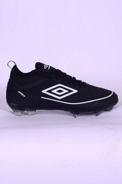 Umbro City Siyah-Beyaz Erkek Krampon