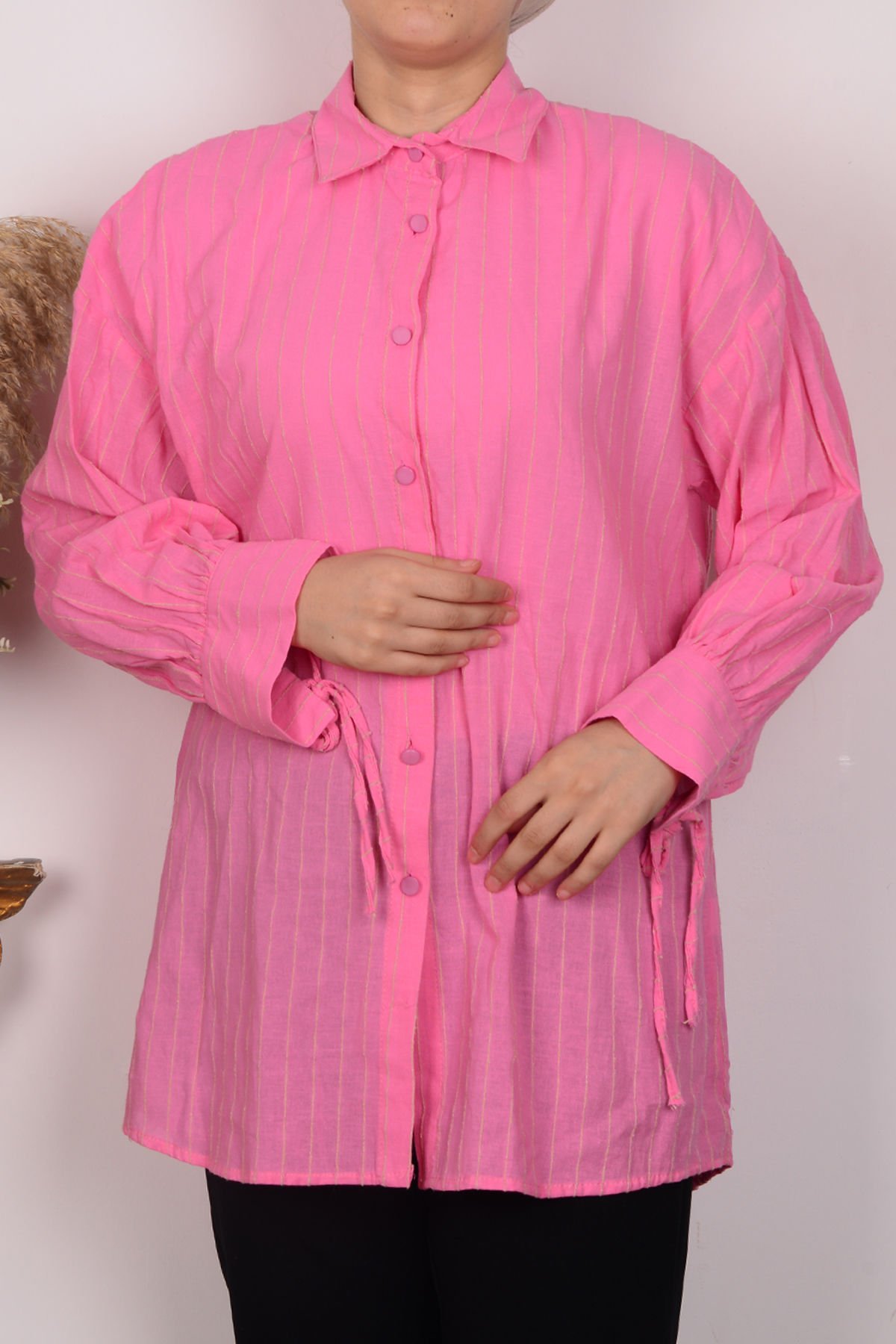 New Face 5229 Pembe Kadın Rahat Kesim Normal Yaka Önü Düğmeli Çizgi Desenli Kolları Bağcıklı Gömlek