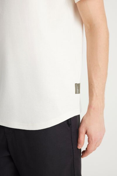 Wrangler W2510718104 Ekru Erkek Regular Fit Bisiklet Yaka T-shirt