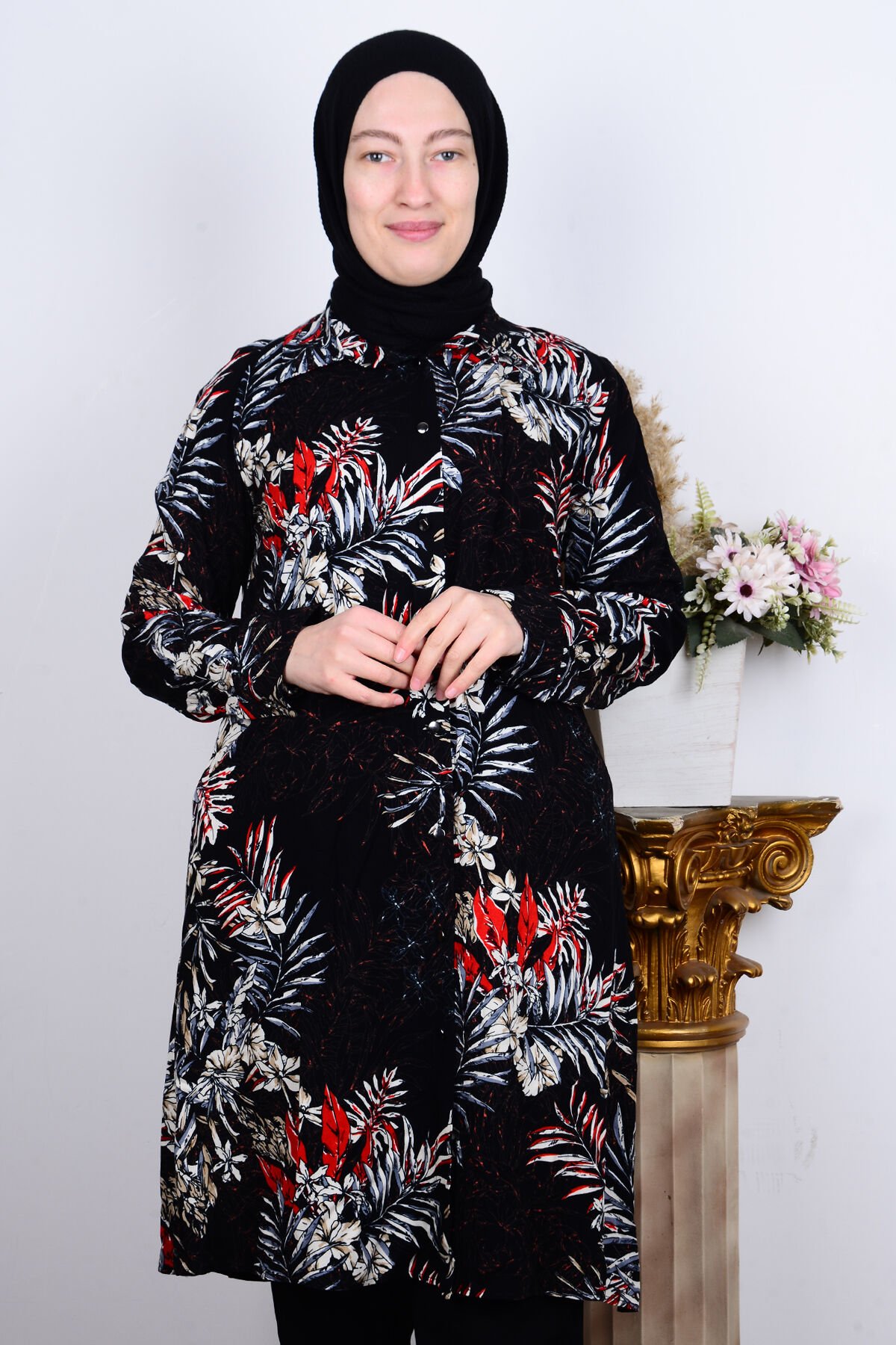 Ferace 8929 Siyah Kadın Rahat Kesim Düğmeli Viskon Çiçek Desenli  Tunik