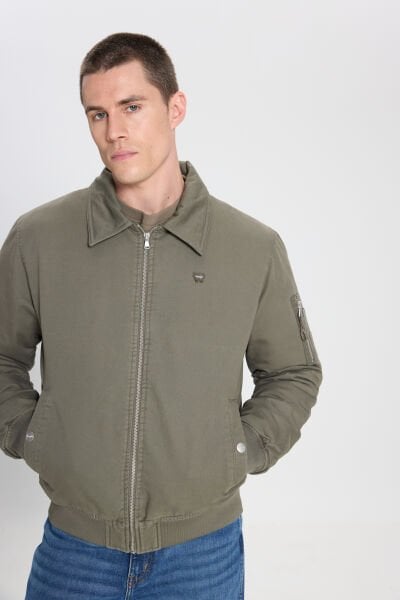 Wrangler W242159801 Koyu Haki Erkek Önden Fermuarlı Çok Cepli Polo Yaka Outwear Mont