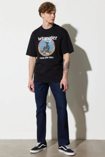 Wrangler W7CBEE100 Siyah Önü Baskılı Bisiklet Yaka Erkek T-shirt