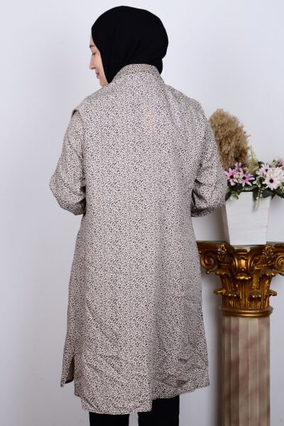 Ferace 8929-1 Bej Kadın Rahat Kesim Büyük Beden Düğmeli Viskon Yaprak Desenli Tunik