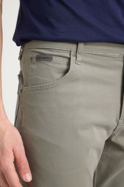 Wrangler W121Y665M Yeşil Erkek Texas Silim Fit Normal Bel Düz Paça Pantalon
