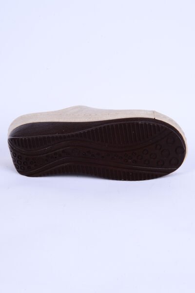 Ayakmod 38-973 Deri Yüksek Taban Metal Detaylı Rahat Taban Bej Günlük Kadın Terlik