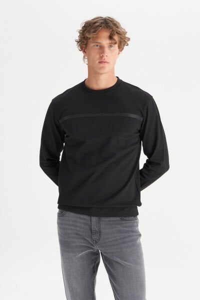 Wrangler W2520534001 Siyah Erkek Bisiklet Yaka Önü Baskılı Regular Fit Interlock Sweatshirt