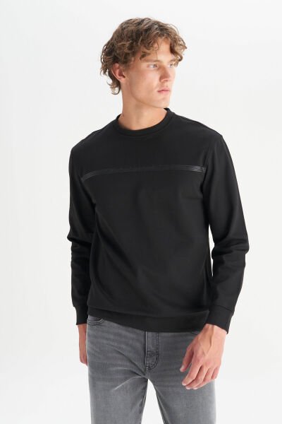 Wrangler W2520534001 Siyah Erkek Bisiklet Yaka Önü Baskılı Regular Fit Interlock Sweatshirt