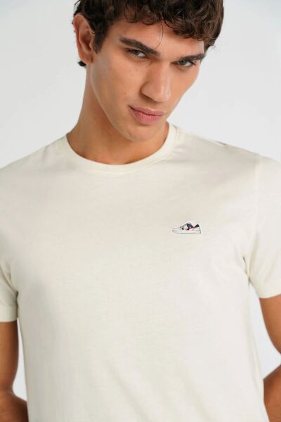 Hummel 912122-9157 HMLJUNGLE Ekru Erkek Bisiklet Yaka Kısa Kollu T-shirt