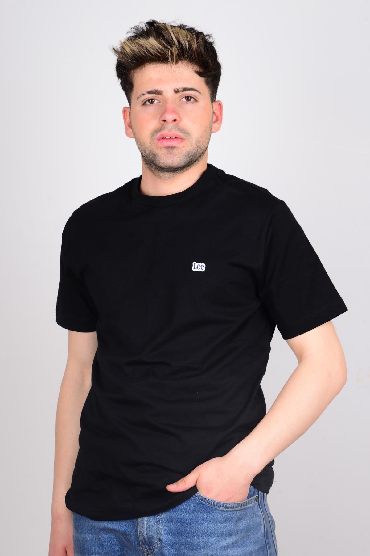 Lee L60UFQ01 Siyah Önü Yazılı Bisiklet Yaka Erkek T-shirt