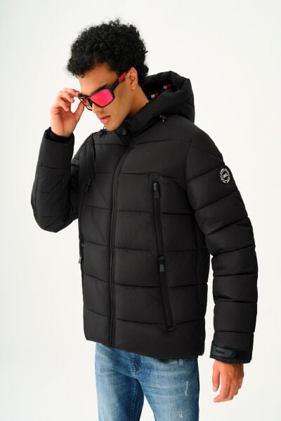 Loft 2030168 Siyah Erkek Kaztüyü Kapüşonlu %100 Polyester Hava Su Işık Ses Geçirmeyen Özel Kumaşlı Doğa Dostu Mont